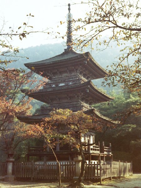 泰産寺子安塔(1970年)