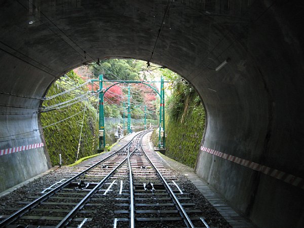 ケーブルカー　トンネル