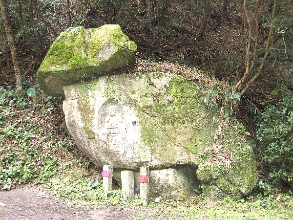 からすの壺二尊