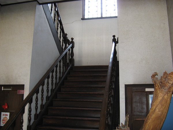 城址会館の階段