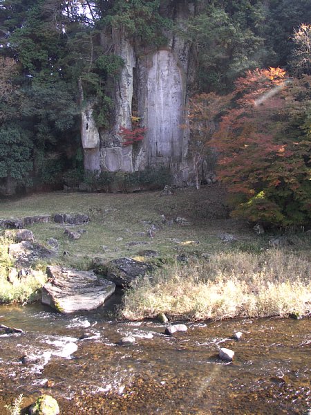 室生川対岸の磨崖仏