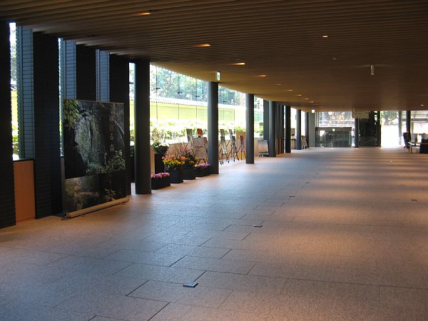 奈良公園バスターミナル　1階展示室