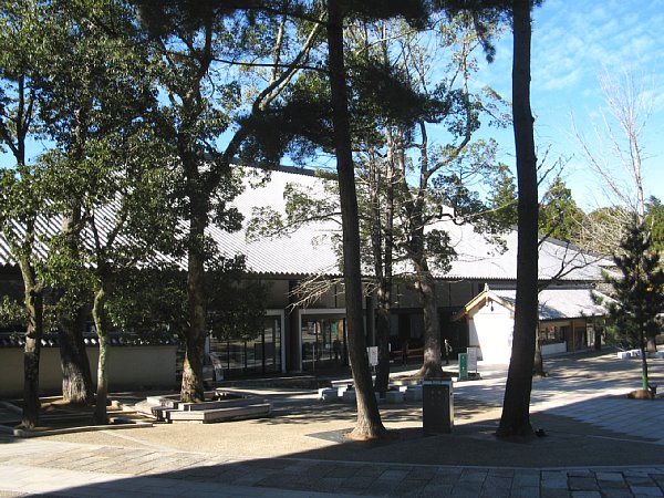 東大寺総合文化センター